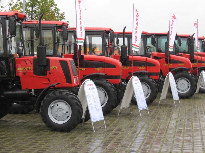 Модельный ряд тракторов Беларус на выставке в Москве